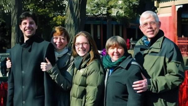 美國飛虎隊孫女定居中國，成為央視著名主持人，稱加入中國很自豪