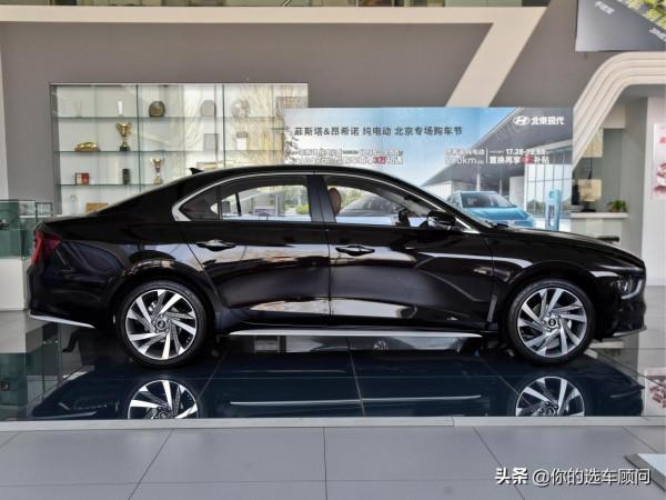 油耗5.3L,有大轎車牌面,合資轎車中價效比它真高,實拍現代名圖 油耗5.3L,有大轎車牌面,合資轎車中價效比它真高,實拍現代名圖