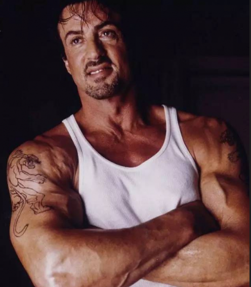 肌肉男敢跟NBA球星合影 真的是勇氣可嘉，至今沒有一個贏過