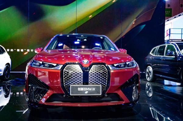 寶馬首款純電SUV,豪華與科技並存,前臉設計彪悍但暗藏玄機? 寶馬首款純電SUV,豪華與科技並存,前臉設計彪悍但暗藏玄機?