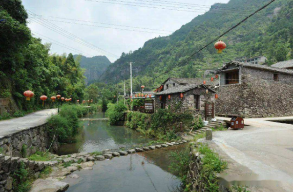浙江有一小眾古村，距今800多年，年均溫17.9度，超適合度假