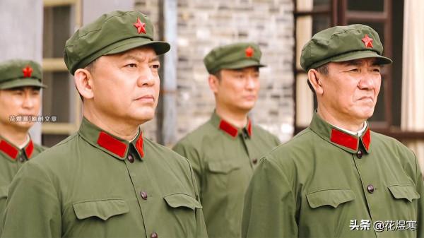 《王牌部隊》雖努力做“舊”，卻差點意思，這些細節你發現了沒？