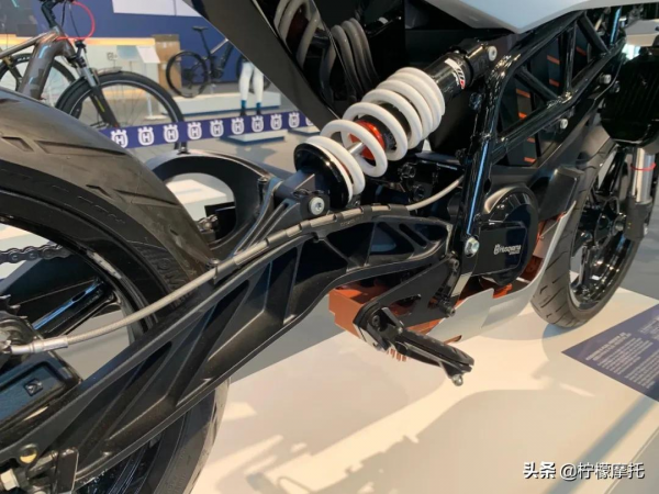 胡斯瓦納的電動車,好看 胡斯瓦納的電動車,好看