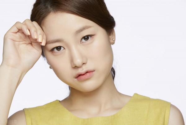 她被父親送人28年，親生父母知道她的住址後，卻不願意相認