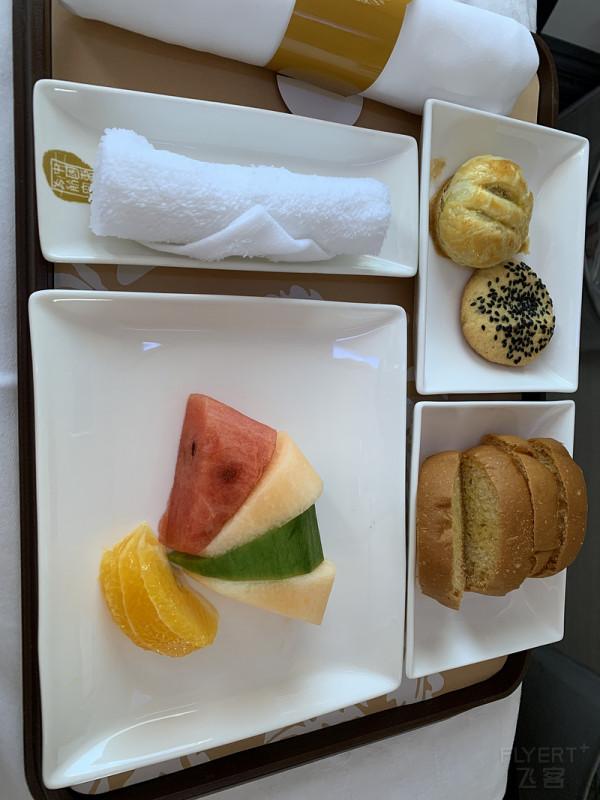 搭東航商務艙飛往敦煌!新型真皮機艙體驗不錯,餐食必須著重表揚 搭東航商務艙飛往敦煌!新型真皮機艙體驗不錯,餐食必須著重表揚