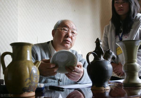 古玩界深度感悟：寧願相信這世界有鬼，也別信古玩鑑寶專家的臭嘴