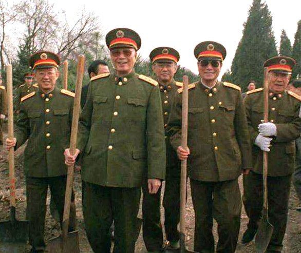 78歲副主席為何不願讓其退休？鄧小平極力挽留再幹一屆