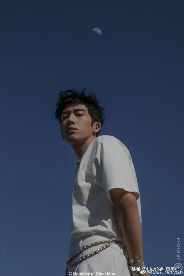 四字女頂流，憑什麼登上雜誌封面？