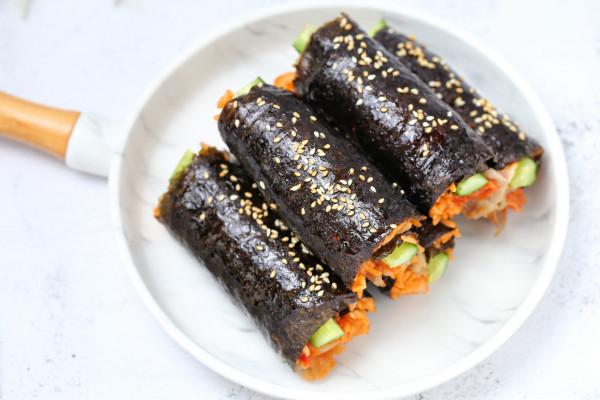 香噴噴的肥牛飯卷,不用竹簾直接上手卷,孩子一口氣吃了好幾根 香噴噴的肥牛飯卷,不用竹簾直接上手卷,孩子一口氣吃了好幾根