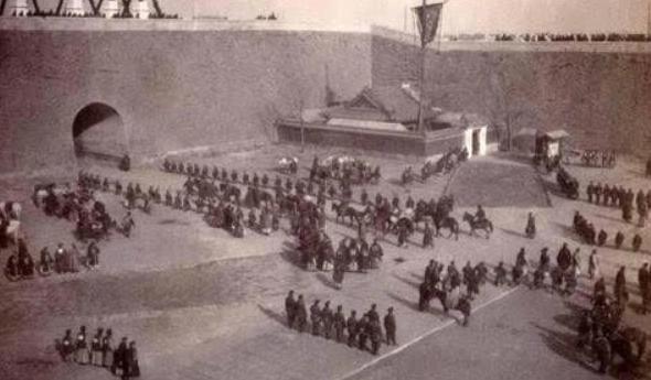 慈禧西逃，只帶了數十人，為何沒有人“挾天子以令諸侯”？