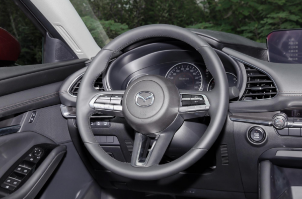 馬自達3 昂克賽拉打方向時有異響，可能是3個原因導致的