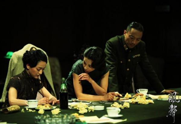 盤點那些雙女主雜誌封面,歐陽娜娜張子楓殺瘋了,姐姐們的更絕 盤點那些雙女主雜誌封面,歐陽娜娜張子楓殺瘋了,姐姐們的更絕