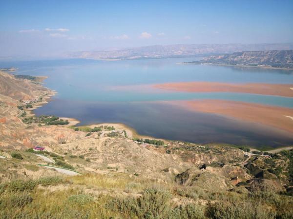 甘肅永靖炳靈湖的灘塗 甘肅永靖炳靈湖的灘塗