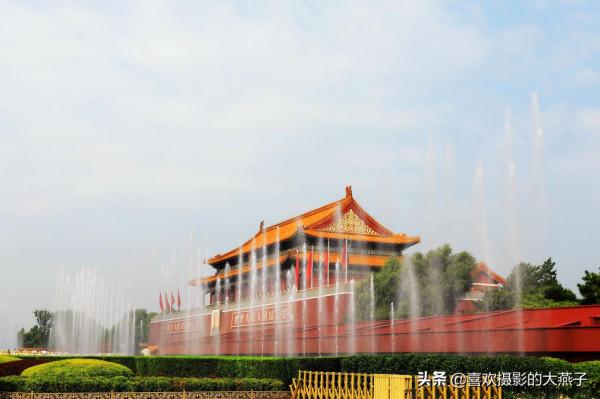 京城：天安門廣場&quot;祝福祖國&quot;主題大花籃主體完成