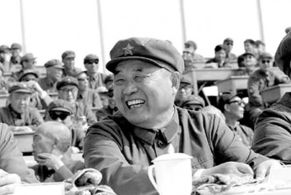 紅軍班長被撤職,師長安慰他,38年後,師長成副國級班長成正國級 紅軍班長被撤職,師長安慰他,38年後,師長成副國級班長成正國級