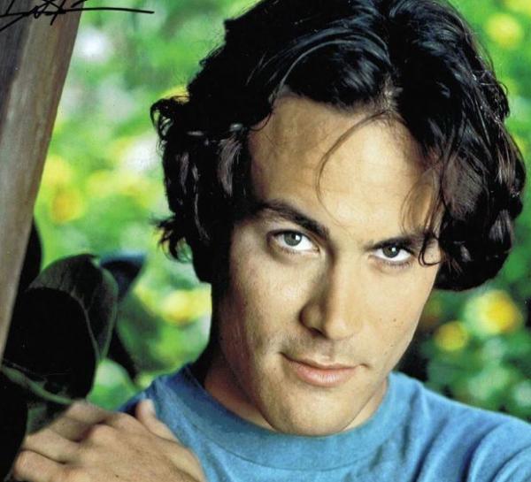 47年前，李小龍慘死在丁佩的床上，背後的原因不止猝死那麼簡單