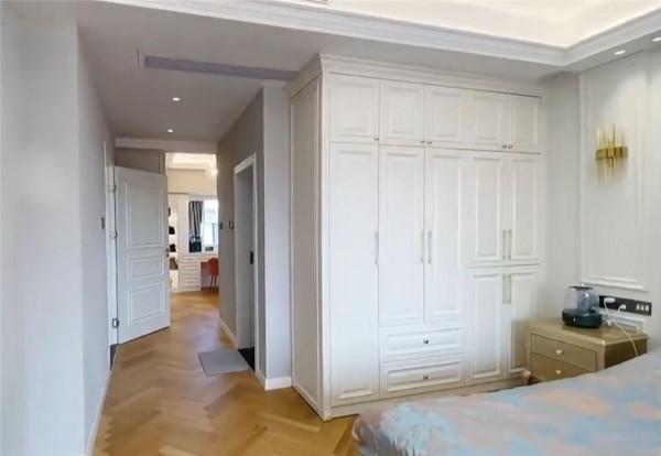 一家六口的405㎡頂層大宅：巧妙利用閣樓，裝修出9室4廳5衛