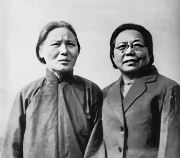 1950年，鄧小平首次見到大他5歲的繼母，激動地說：我們給你養老