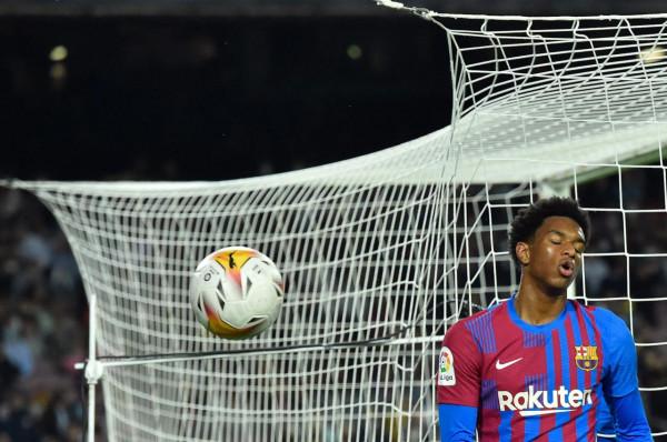 18歲的巴塞羅那後衛可以在冬季視窗租借