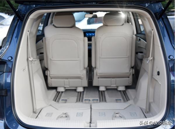 大四座設計讓家人坐的舒適,1.5T發動機動力強勁,帶你看五菱凱捷 大四座設計讓家人坐的舒適,1.5T發動機動力強勁,帶你看五菱凱捷