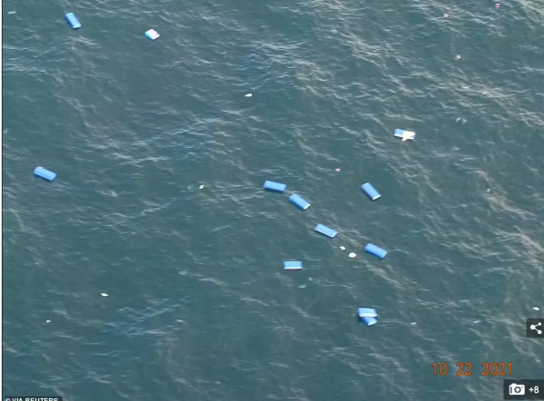 災難升級!加拿大西海岸一艘貨船著火,滿載中國貨物,船員棄船疏散,颶風已至 災難升級!加拿大西海岸一艘貨船著火,滿載中國貨物,船員棄船疏散,颶風已至