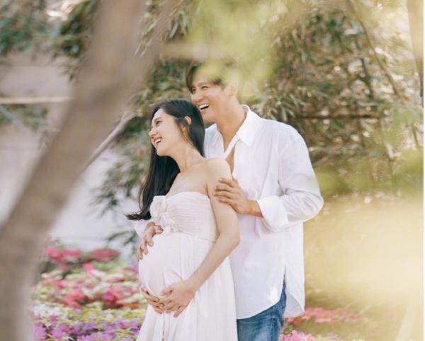 秋瓷炫有多黏於曉光?中秋吃醬蟹不忘cue老公,對方高冷未給回應 秋瓷炫有多黏於曉光?中秋吃醬蟹不忘cue老公,對方高冷未給回應