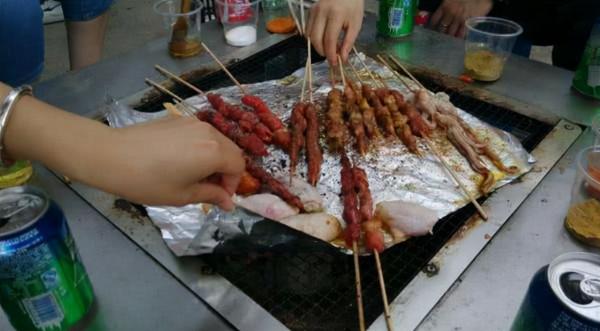 有胃痛的人，建議常用這幾種食材泡水喝，或有助修復胃粘膜