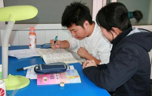 “雙減”出現漏洞，補課不管週中只管週末，減負不成反而再次增壓