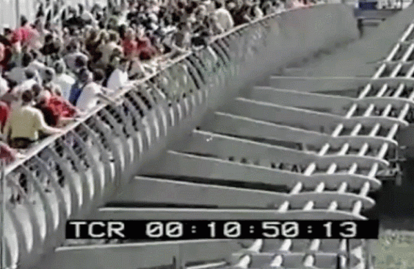 知名“殺人建築”，燒掉百億，還要人命，網友：甲方的智商有大坑