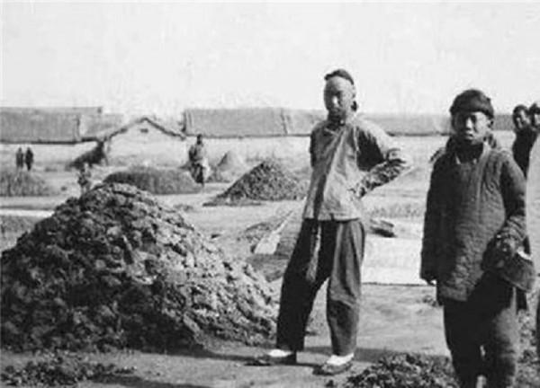 北平“糞霸”有多壕？於德順獨佔36條糞道，擁有100餘套房產