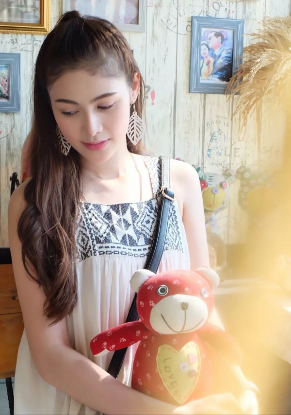 這位寮國名媛曾將東南亞溫柔的氣質帶到了中國大陸的對岸