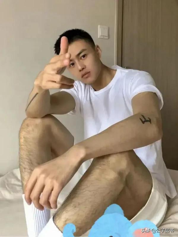 六年拉菲草：愛情可忠誠，美麗高貴，充滿儀式感，但不可廉價敷衍