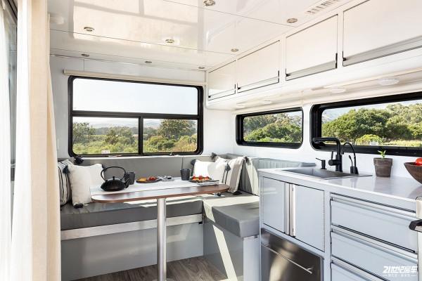 房車中的LV!全鋁車身,最大儲能57.6度電,還能為電動汽車充電 房車中的LV!全鋁車身,最大儲能57.6度電,還能為電動汽車充電