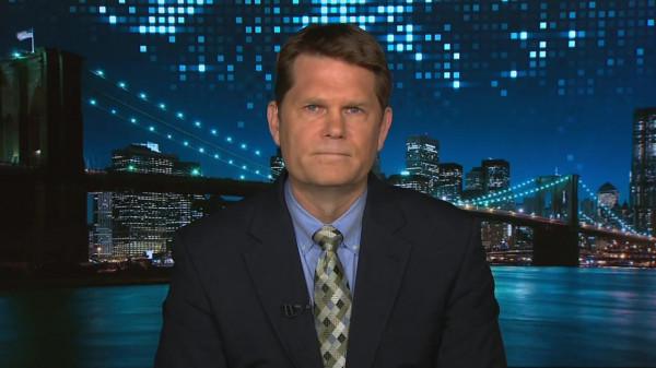 外國小哥拒絕給FBI當線人，從此被親友當空氣，生活成了無形地獄