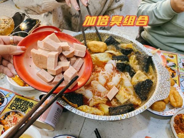 一批“奇葩”餐廳火了,螺螄粉+肥腸+榴蓮,越“怪”生意越好…… 一批“奇葩”餐廳火了,螺螄粉+肥腸+榴蓮,越“怪”生意越好……