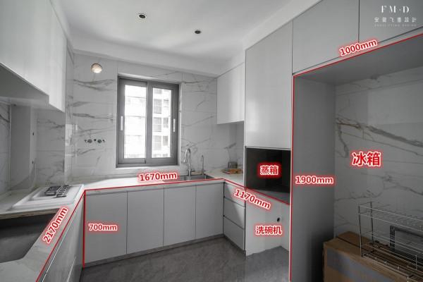 沒有想到，120㎡客廳陽臺打通後地磚通鋪，看起來比大平層還寬敞