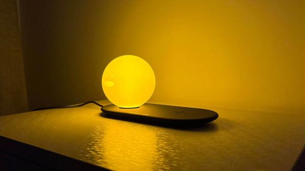 華碩a豆怪無線充電夜燈奇鵝版：IP聯名設計 照明充電兩不誤