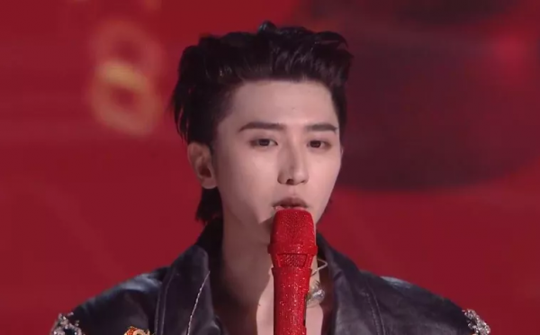 眾星年貨晚會：鞠婧禕半永久搶鏡，張韶涵髮型失敗，言承旭疲倦