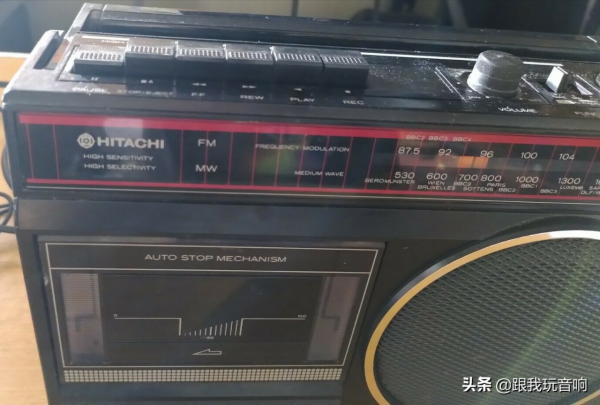 日立HITACHI TRK-510E 收錄機音響 2波段行動式收音機 日立HITACHI TRK-510E 收錄機音響 2波段行動式收音機