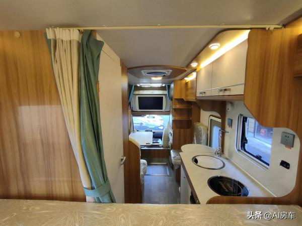 48V電+3.0T動力,有雙冰箱、電動床,實拍輕鬆跑川藏的卓美亞房車 48V電+3.0T動力,有雙冰箱、電動床,實拍輕鬆跑川藏的卓美亞房車