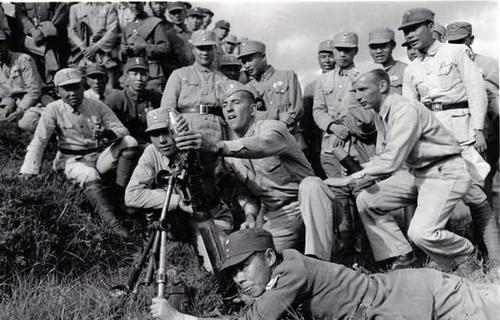 雲南村民採藥中發現多個廢汽油桶,裝滿軍人屍骸,平均年齡僅20歲 雲南村民採藥中發現多個廢汽油桶,裝滿軍人屍骸,平均年齡僅20歲