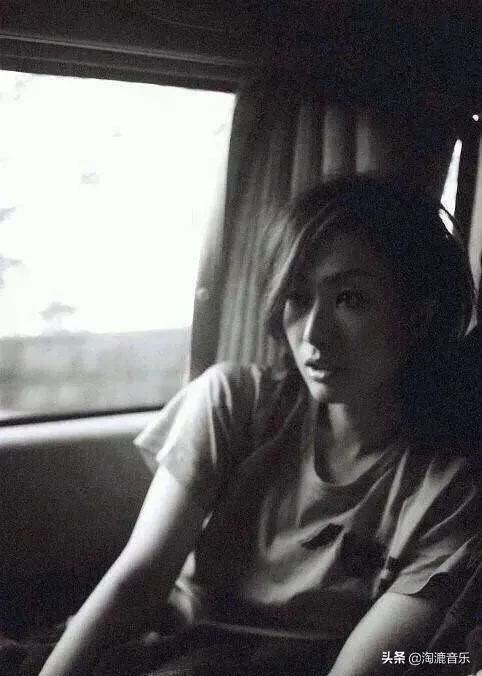 “華納”三大天后有人遭背叛，有人成冷門，難道她們真的過時了？