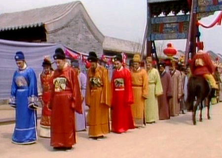 賈府敗落的根源是什麼？寶玉不走仕途經濟，真的有錯嗎？