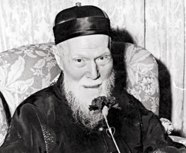 嫁給首富一直無子，麥秀英勸說表妹當妾，表妹連生10子成平妻