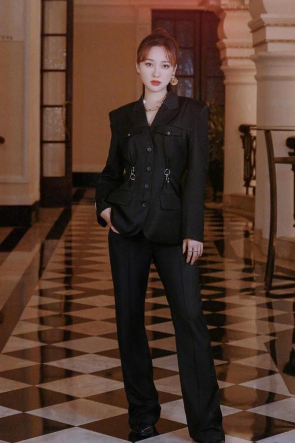 38歲金莎中秋節扮嫦娥，古裝扮相氣質佳，網友：不演電視劇可惜了