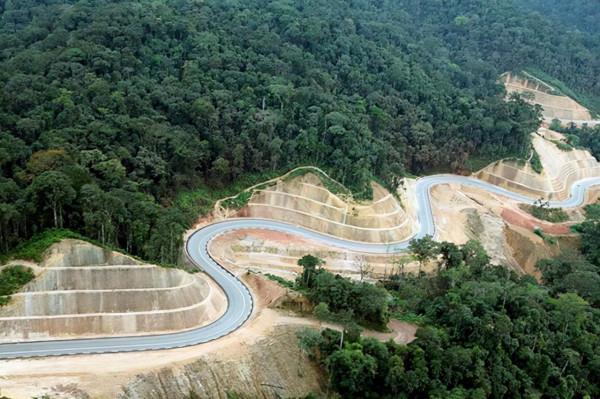 整整8年，中國在剛果修建1條公路，耗資28億美元，難度多大？