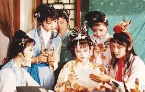 《紅樓夢》最經典的9首詩詞：道盡萬千悲喜，人生終歸一夢！