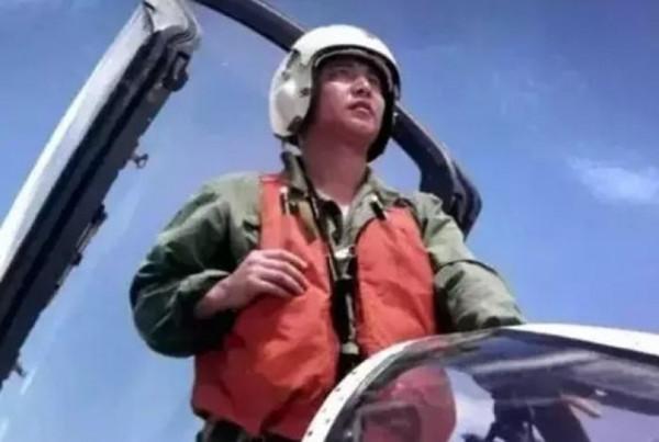 中美撞機後，楊潔篪懟得美國輿論逆轉，令過半美國人要求政府道歉