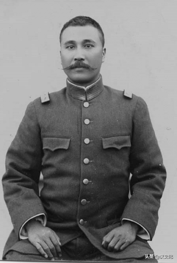 國民黨出身的開國上將，公然頂撞蔣介石，2萬人打敗林彪10萬大軍