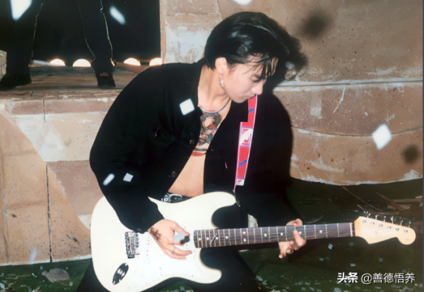 英年早逝的明星之1993，2003。有2顆小行星以他們中的2人名字命名